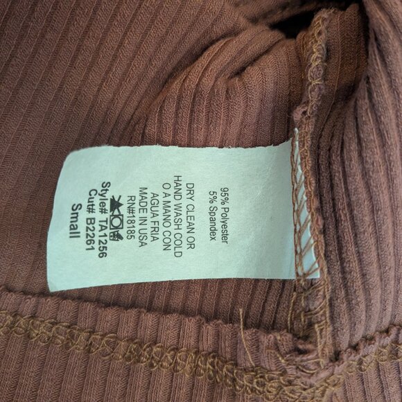 Audrey 3+1 Crop Top - Picture 3 of 4